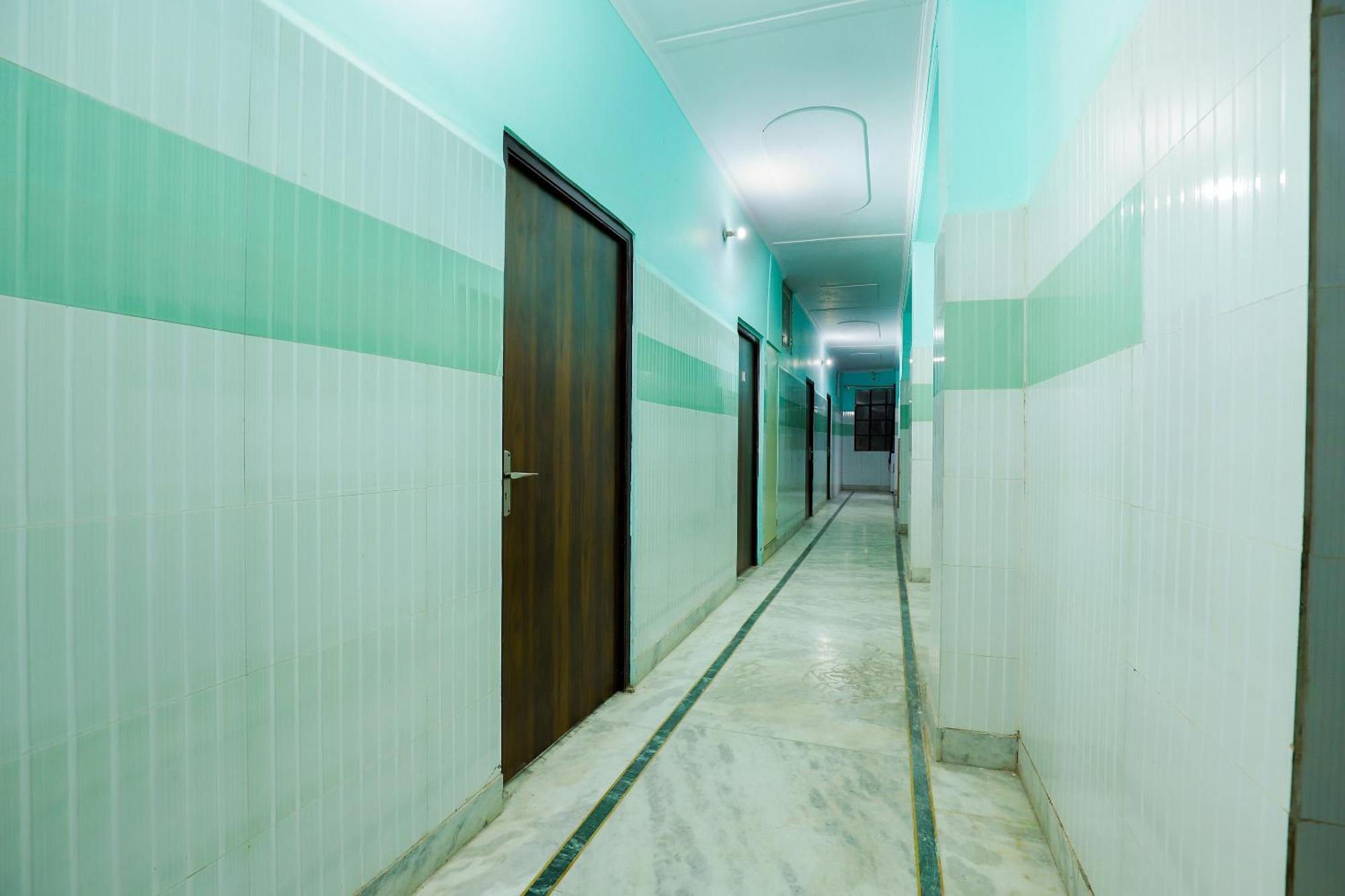 Oyo 69486 Royal Palace Δελχί Εξωτερικό φωτογραφία