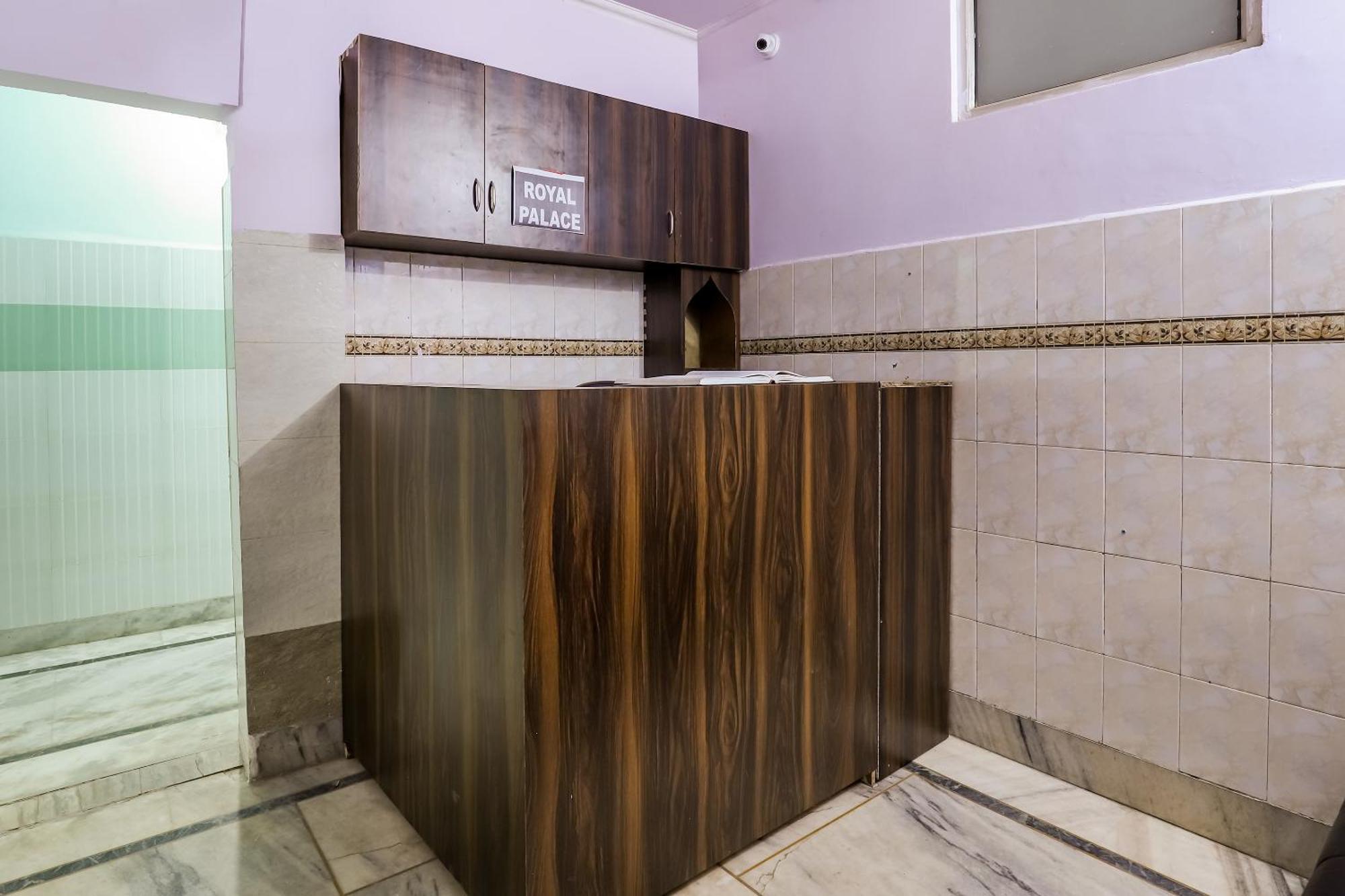 Oyo 69486 Royal Palace Δελχί Εξωτερικό φωτογραφία