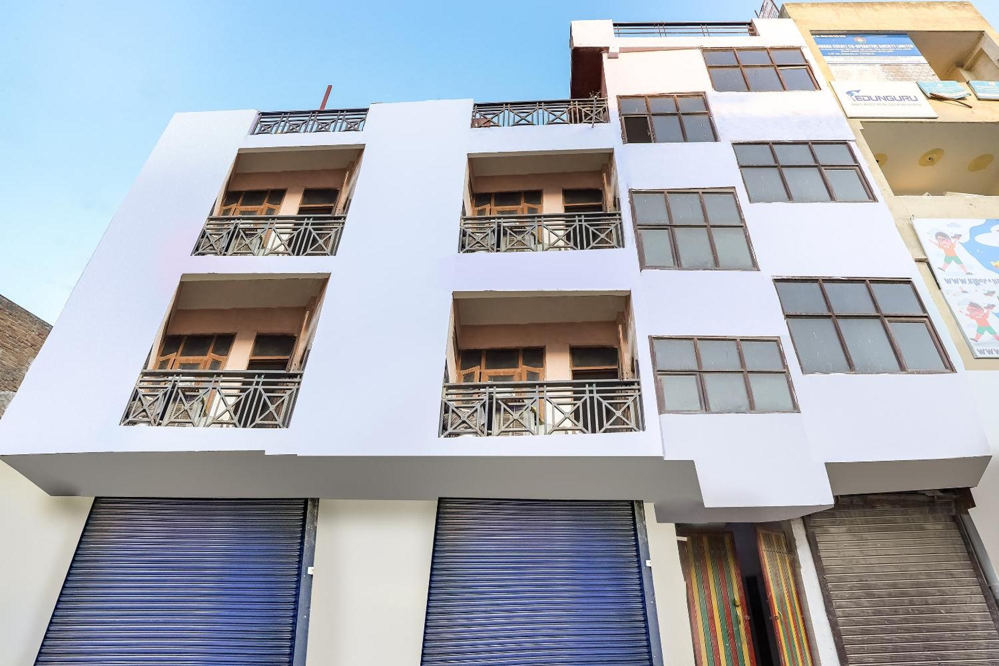 Oyo 69486 Royal Palace Δελχί Εξωτερικό φωτογραφία